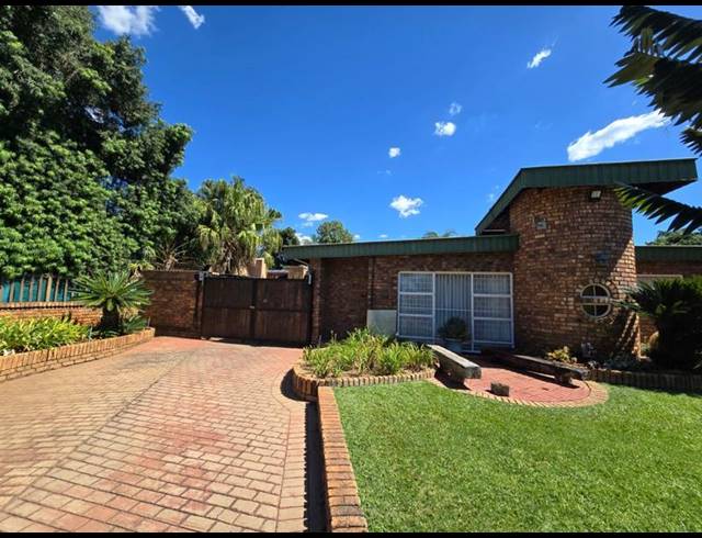 7 BEDROOM HOUSE FOR SALE IN DORANDIA